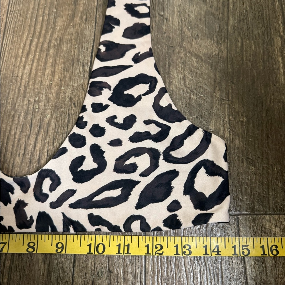 Toast Swim Signature Scoop bikini Top (Spot). Medium. Bralette. Leopard cheetah - Picture 7 of 12